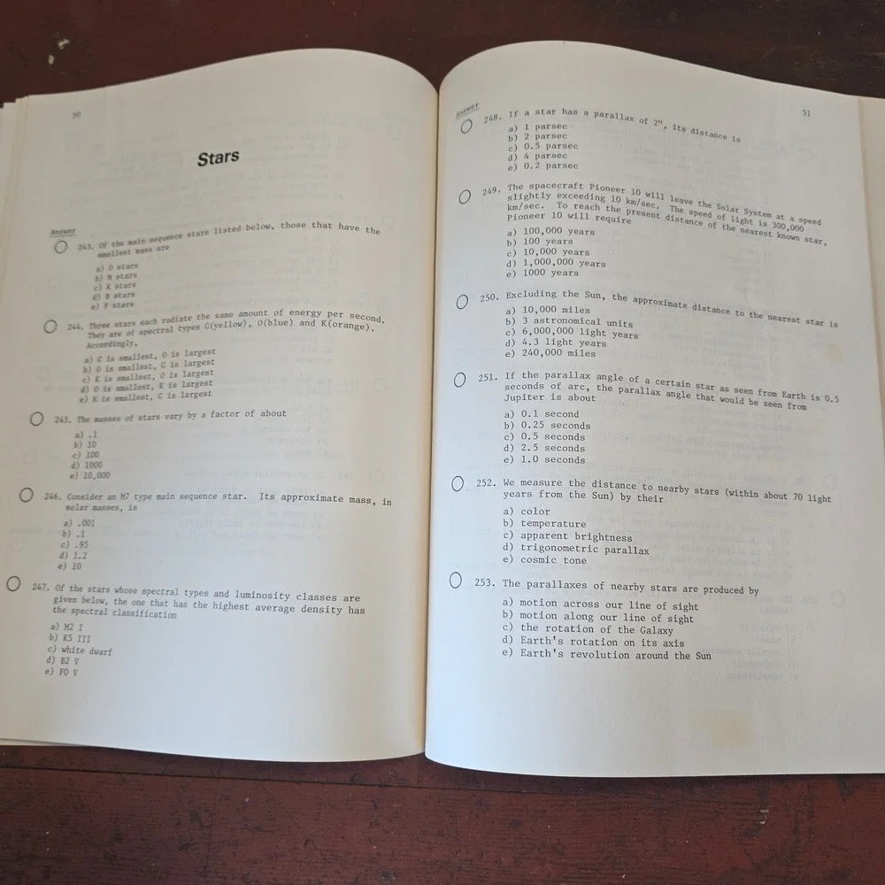 Astronomy Questions - A Study Guide - University of Minnesota MN 1980 Book‎ RARE